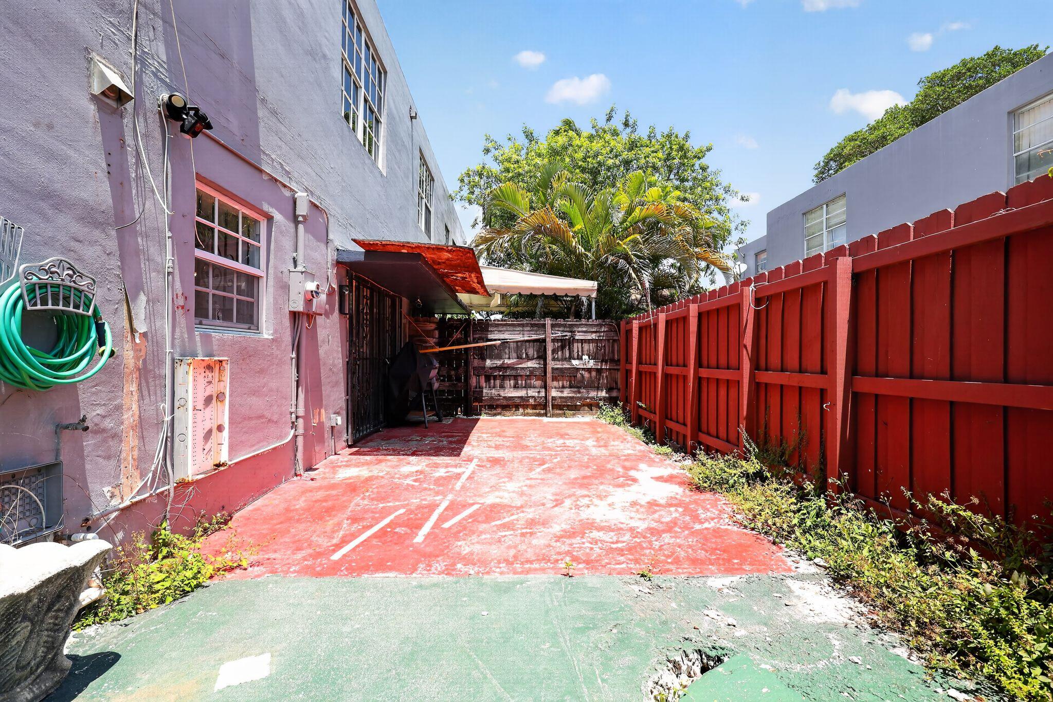 THE ARBOUR TOWNHOUSE SEC 3 CONDO - Residential