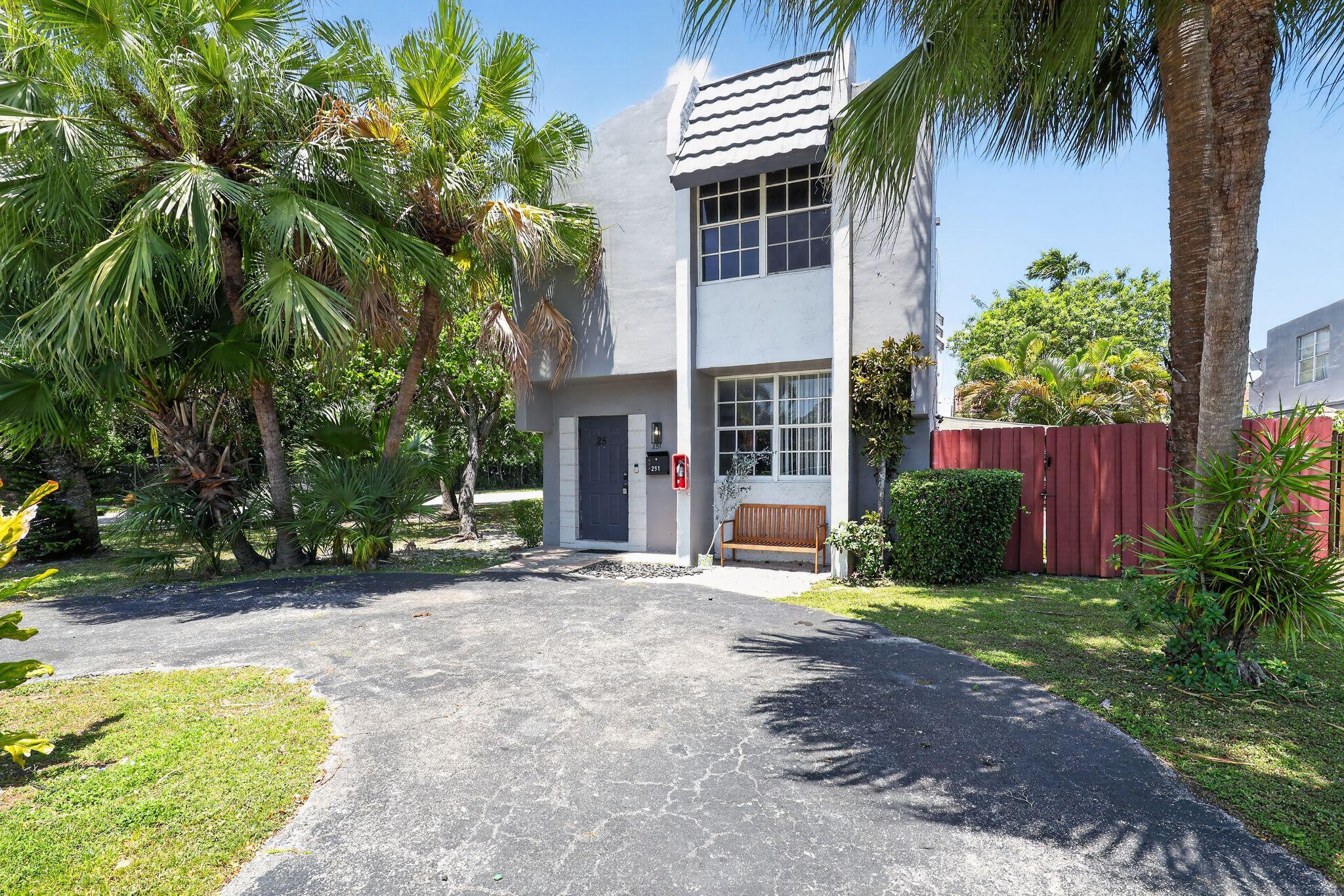 THE ARBOUR TOWNHOUSE SEC 3 CONDO - Residential