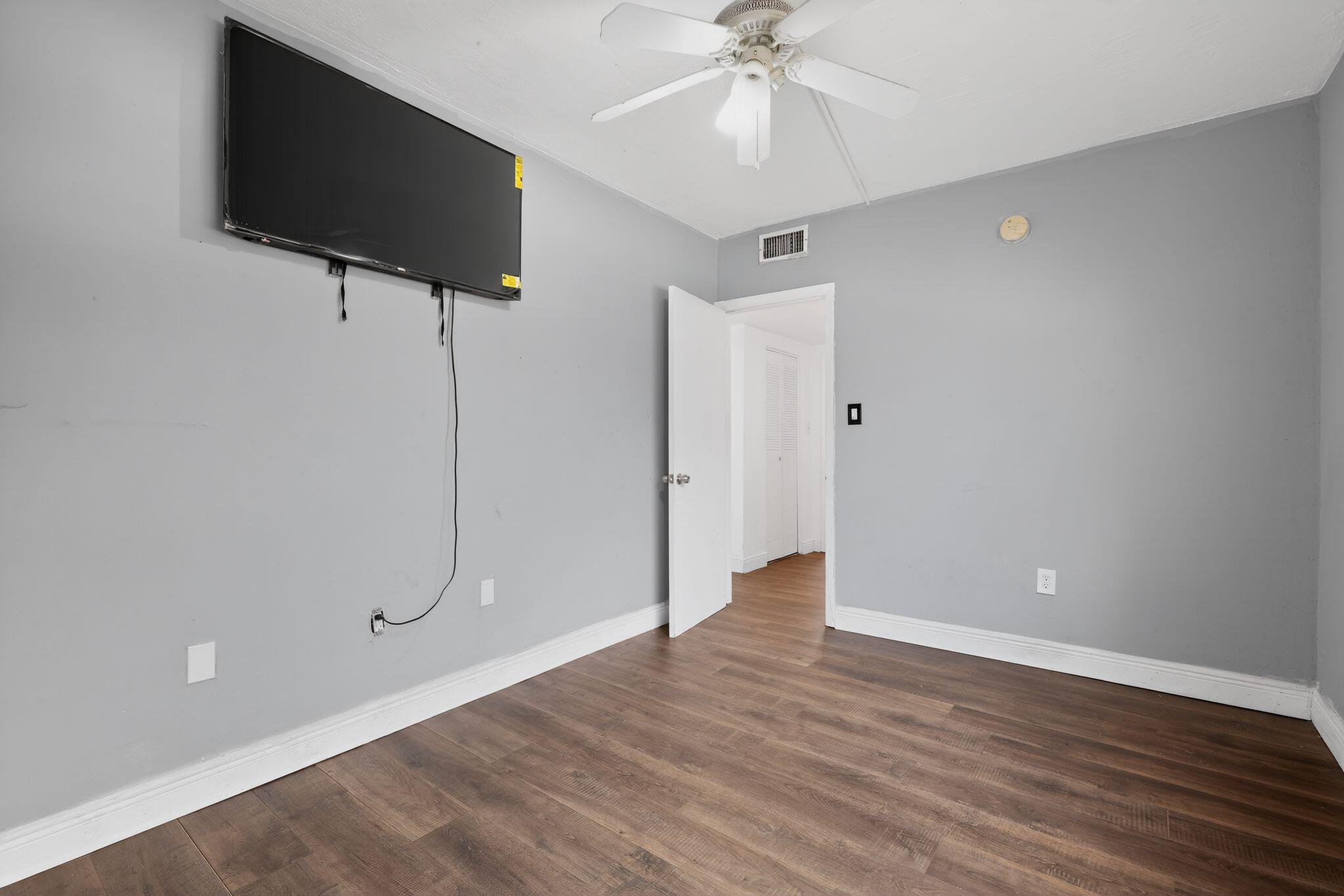 THE ARBOUR TOWNHOUSE SEC 3 CONDO - Residential