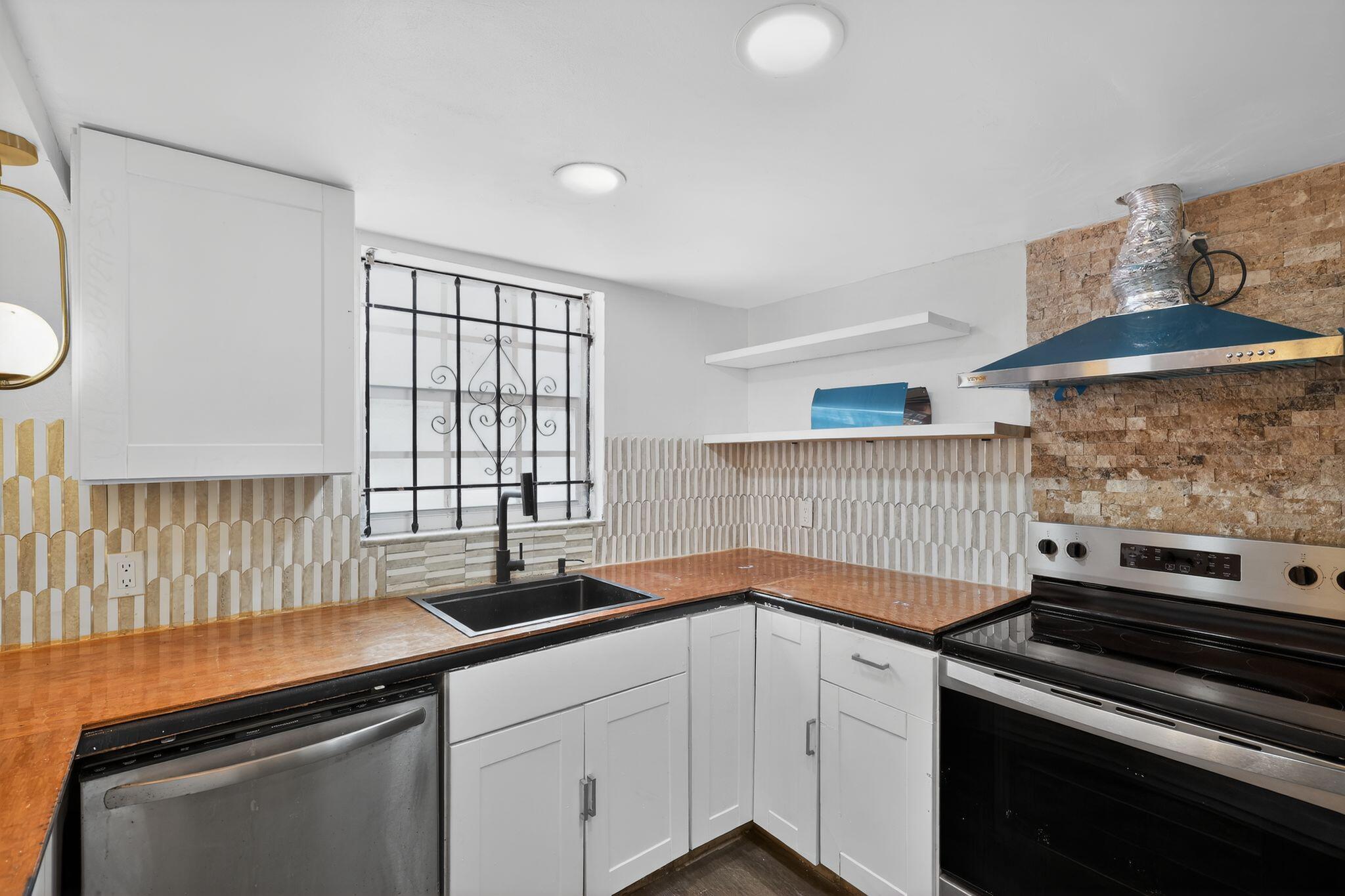 THE ARBOUR TOWNHOUSE SEC 3 CONDO - Residential