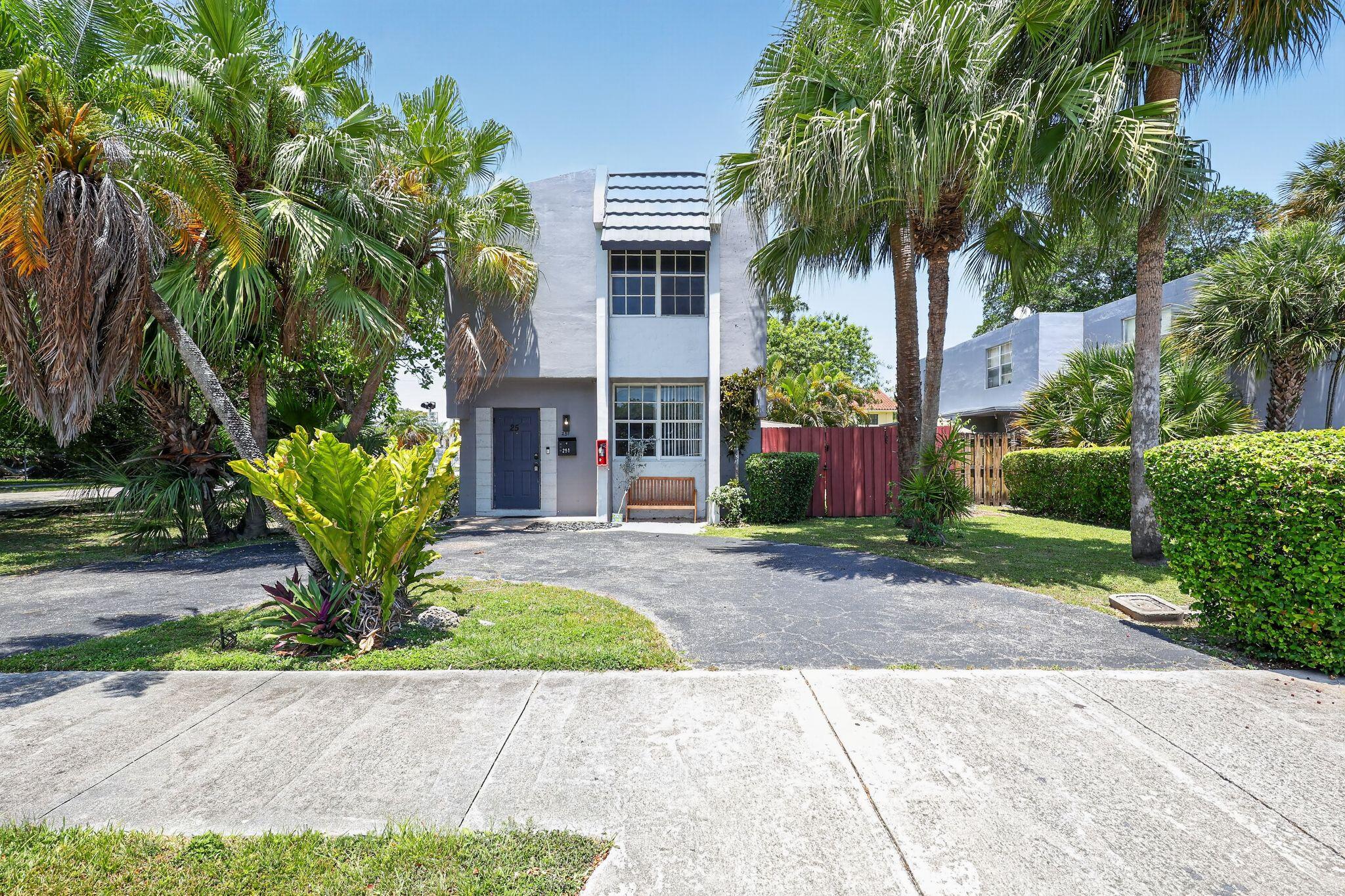 THE ARBOUR TOWNHOUSE SEC 3 CONDO - Residential