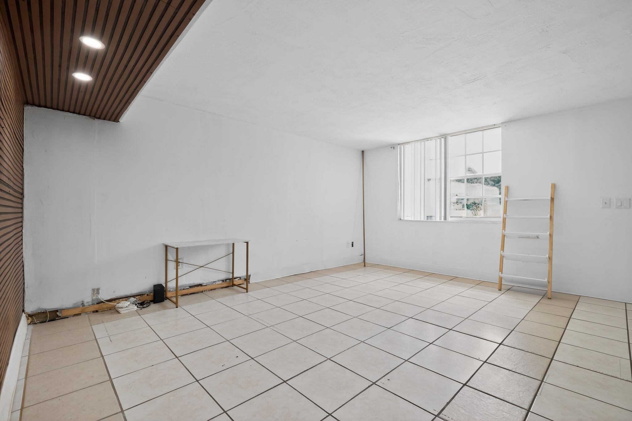 THE ARBOUR TOWNHOUSE SEC 3 CONDO - Residential