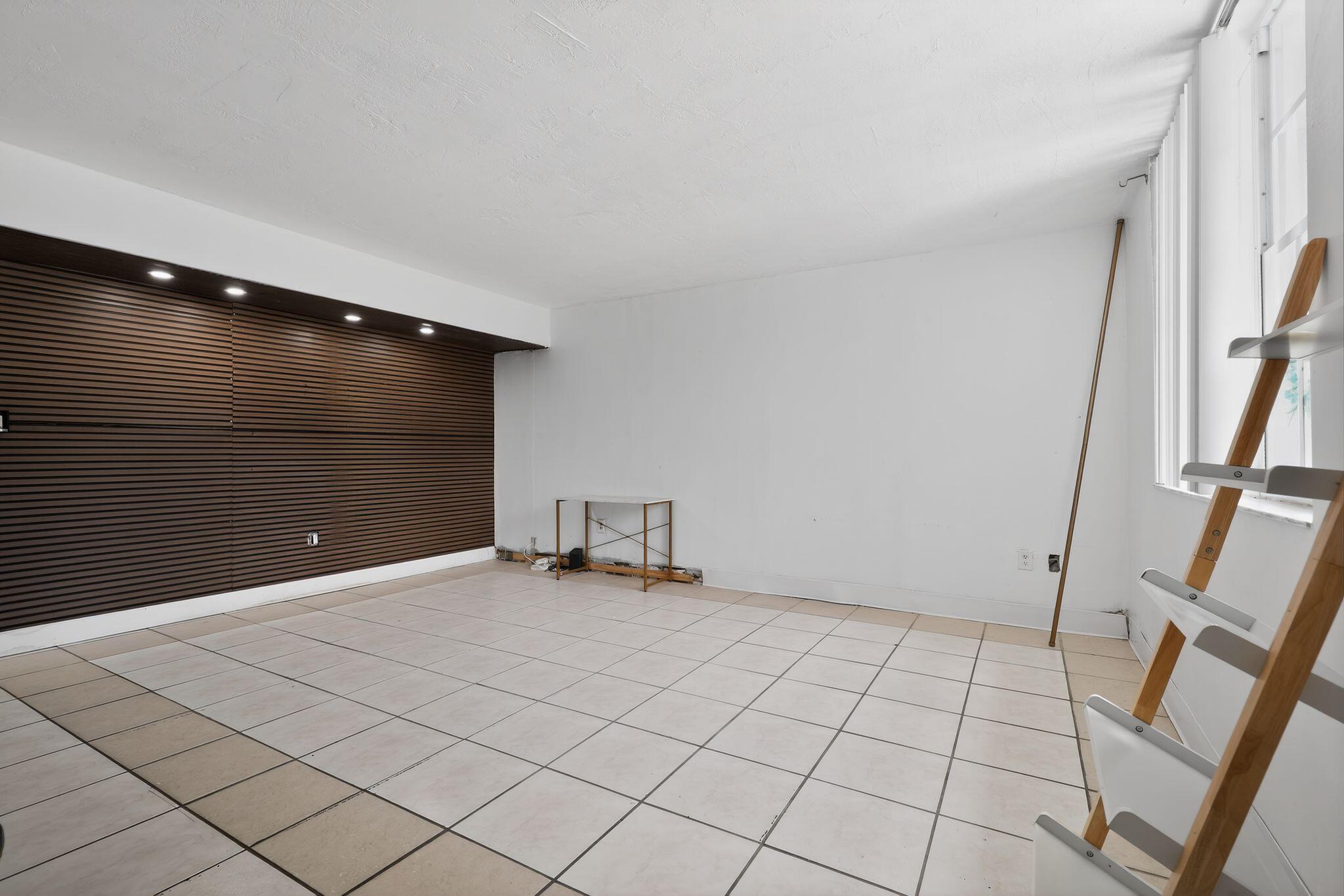 THE ARBOUR TOWNHOUSE SEC 3 CONDO - Residential