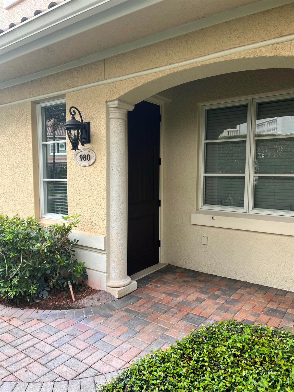 2 Bedroom/2 Bathroom townhome in the Beautiful Willoughby Crescent Private Gated Community with an attached 1 Car Garage. Kitchen is a stunning custom kitchen. Large spacious rooms with high ceilings and custom closets. The Main bathroom comes with 2 sinks, a soak tub, and glass shower. Large laundry room has extra cabinets and is equipped with a full-size washer & dryer. This wonderful Community Amenities to offers a community grill situated conveniently next to the community pool and seating area. Large community club house with entertainment space, community kitchen, and indoor community gym is a mere minute walk from the townhome front door. Conveniently located in Stuart close to I-95, the New Indian St. Bridge, and a short 10-minute ride to Downtown Stuart.