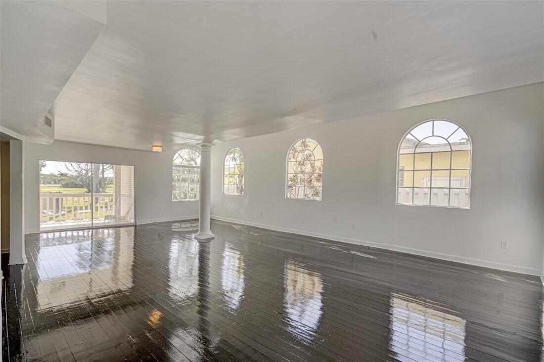 422 N Lakeside Drive