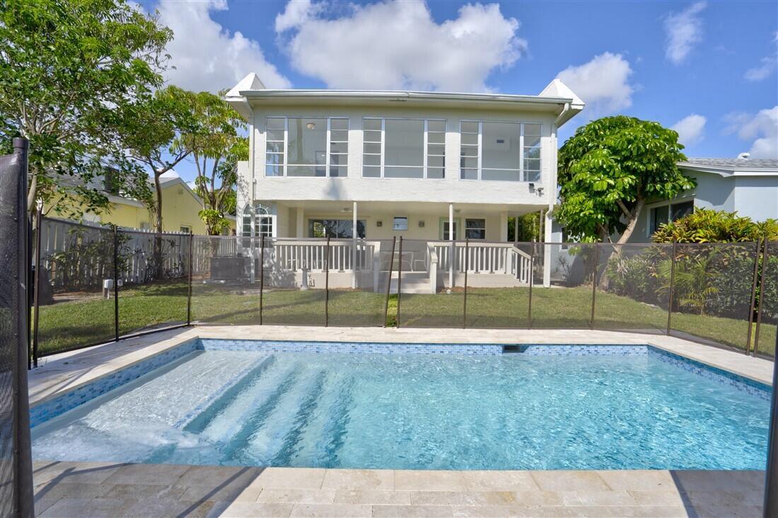 422 N Lakeside Drive