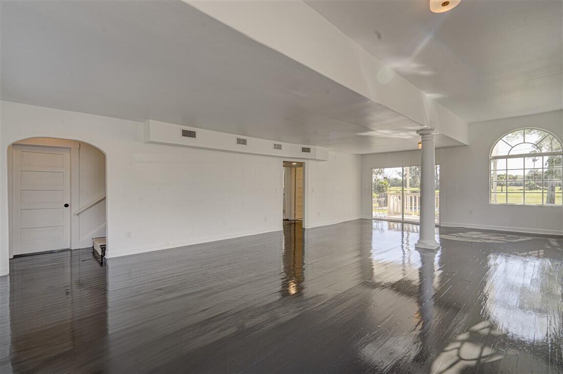 422 N Lakeside Drive