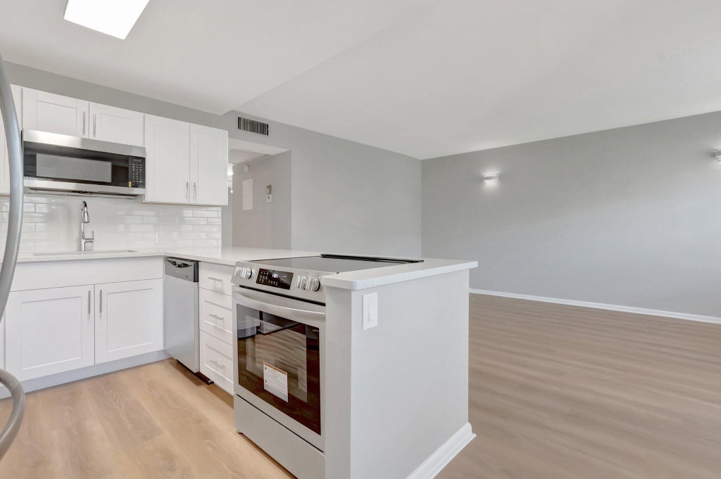 Photo of 296 FANSHAW H, Boca Raton, FL 33434 (MLS # B26054405)