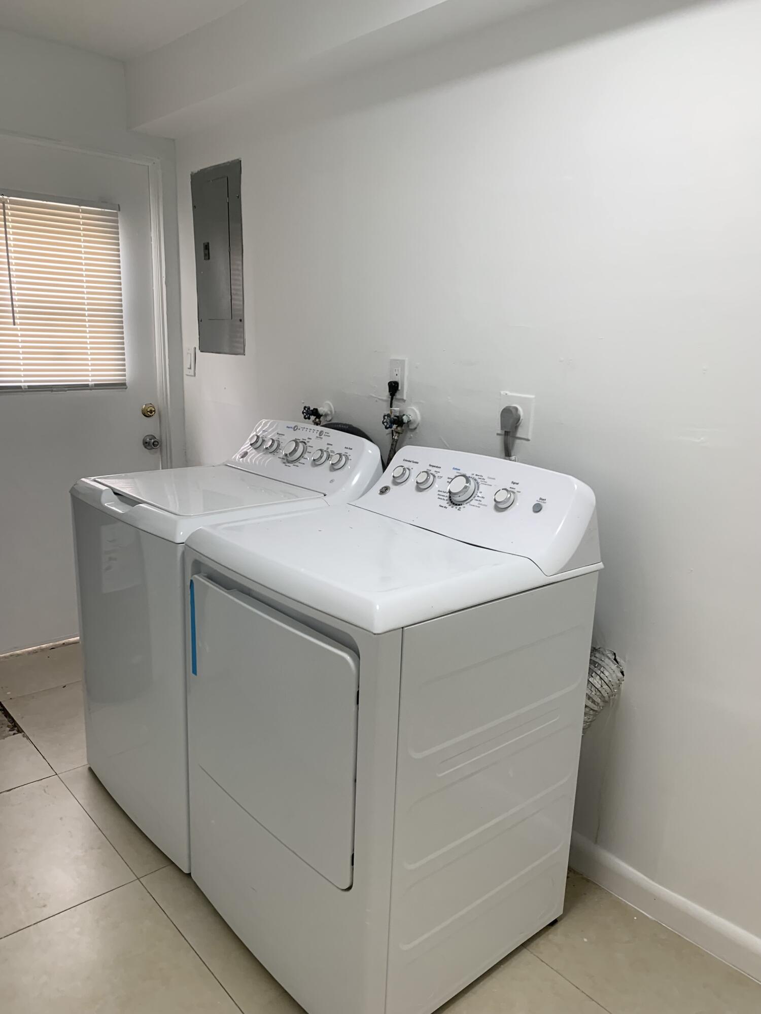 Petite 18-18 B - Residential Lease