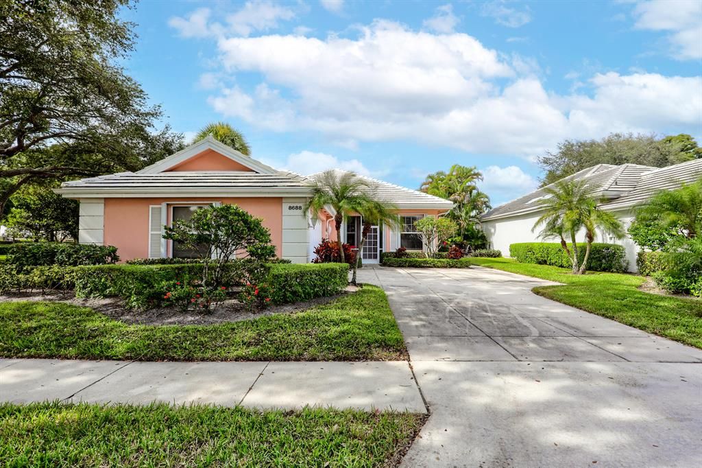 Photo of 8688 Doverbrook Drive, Palm Beach Gardens, FL 33410 (MLS # R10761006)