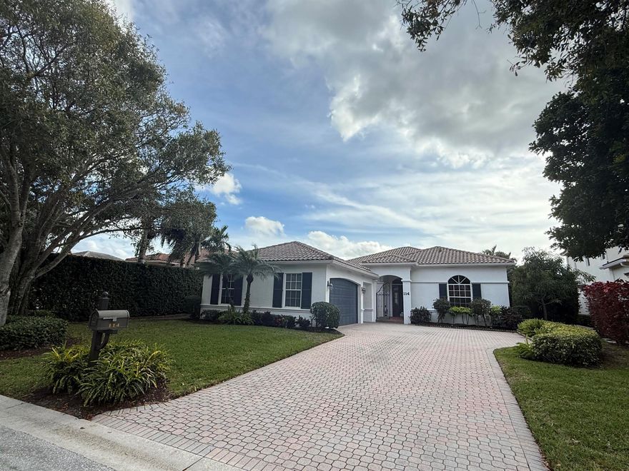 Expansive wide panoramic lake/golf views. Rear view feels like you are on a private island! Desirable south exposure. Lush landscaping. Build your dream home or renovate this RARELY AVAILABLE location in the golf village on almost one third acre. No golf cart path behind home. Top A rated school district. QUIET and PRIVATE. Enjoy the lifestyle at Admirals Cove Platinum Club with 45 holes of golf, tennis and pickleball center, Marina, floating boat docks, clubhouse w/resort style pool, state of the art fitness center, spa and beauty salon building, casual and fine dining restaurants, marina bar and restaurant, golf simulator building, yacht club.