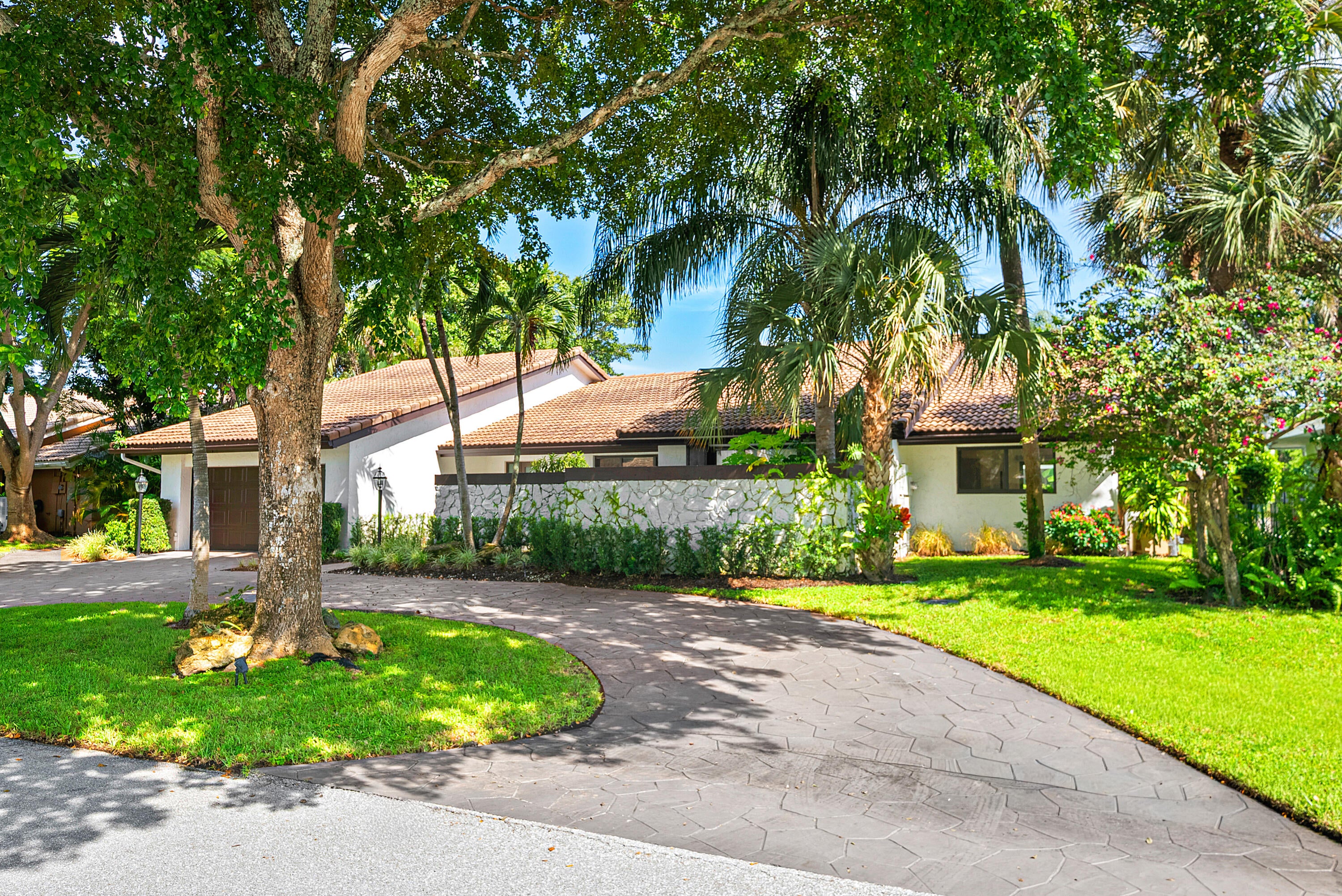 3527 Pine Lake Court