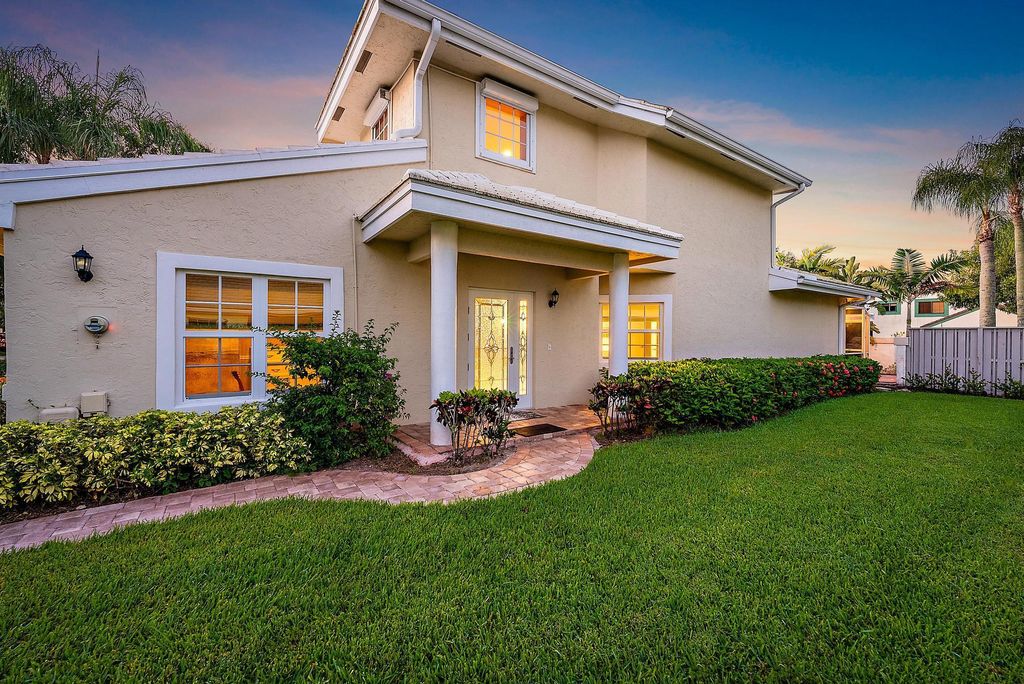 Photo of 230 Canterbury Drive W, Palm Beach Gardens, FL 33418 (MLS # R11101392)