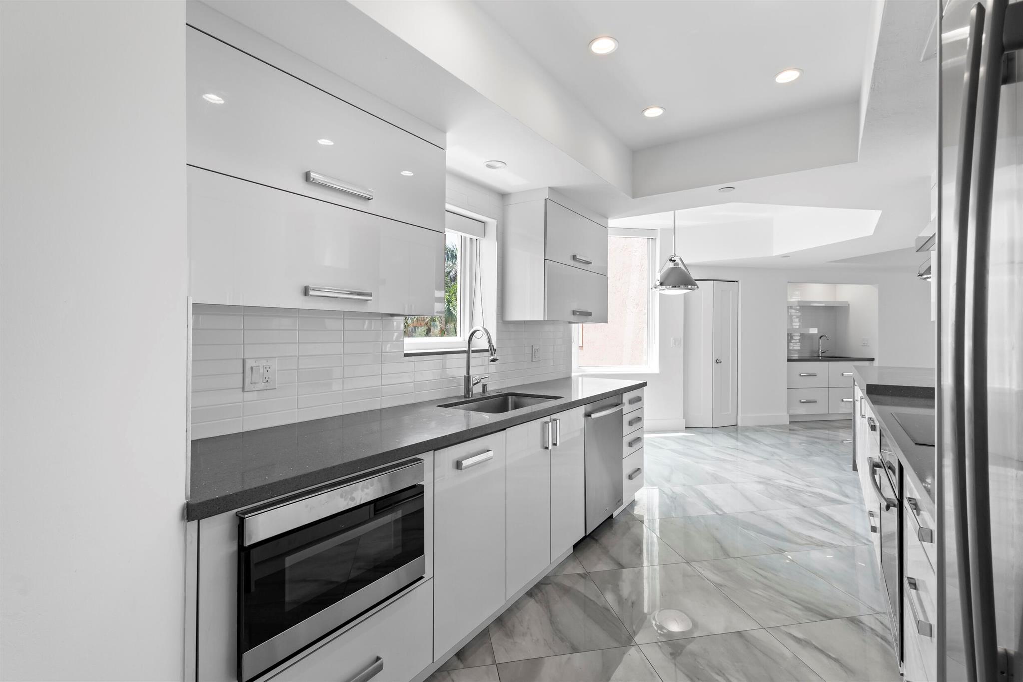 300 SE 5th 5180 Avenue 5180