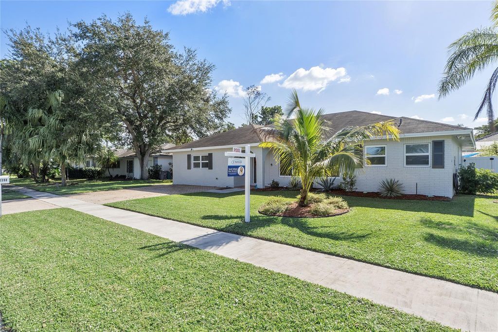 Photo of 10398 Dorchester Drive, Boca Raton, FL 33428 (MLS # F10410945)