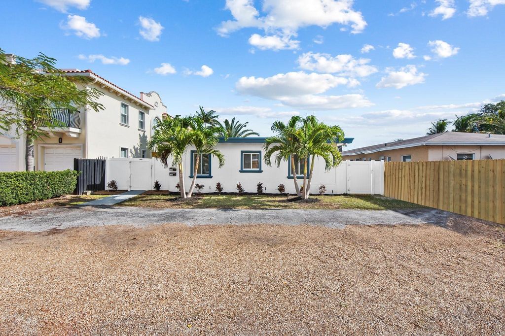 Photo of 1106 NE 16th Avenue, Fort Lauderdale, FL 33304 (MLS # F10497347)