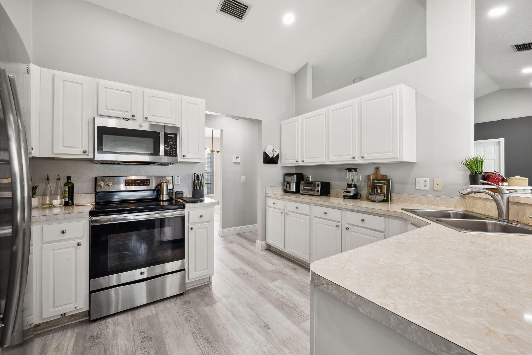 PORT ST LUCIE SECTION 18 - Residential Lease