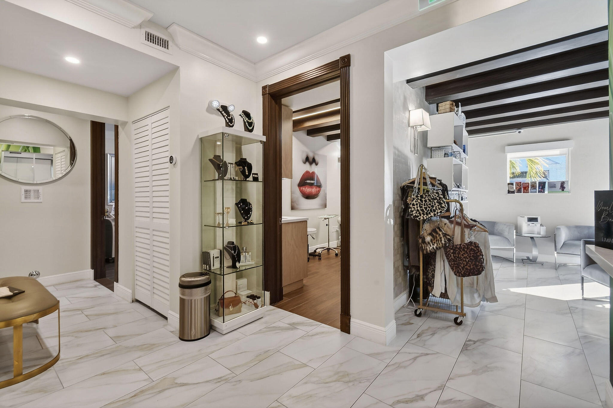 249 Peruvian Avenue 1811