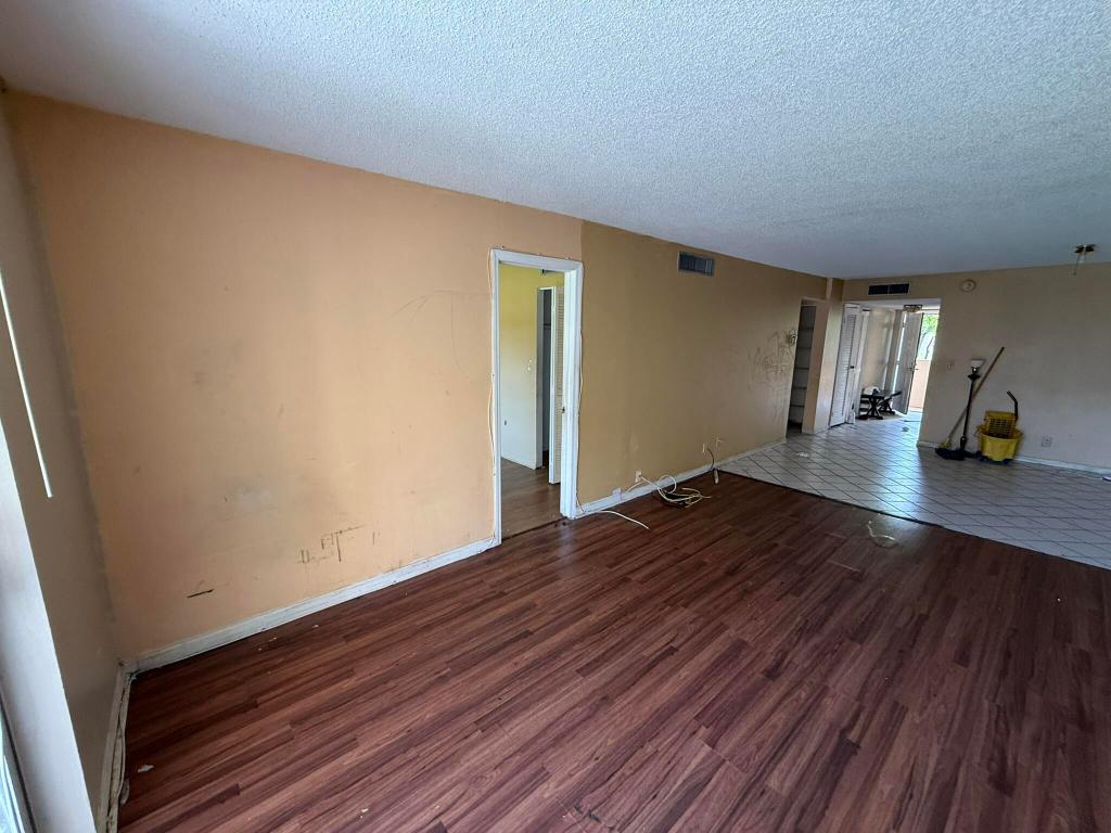 Falls of Inverrary - Residential