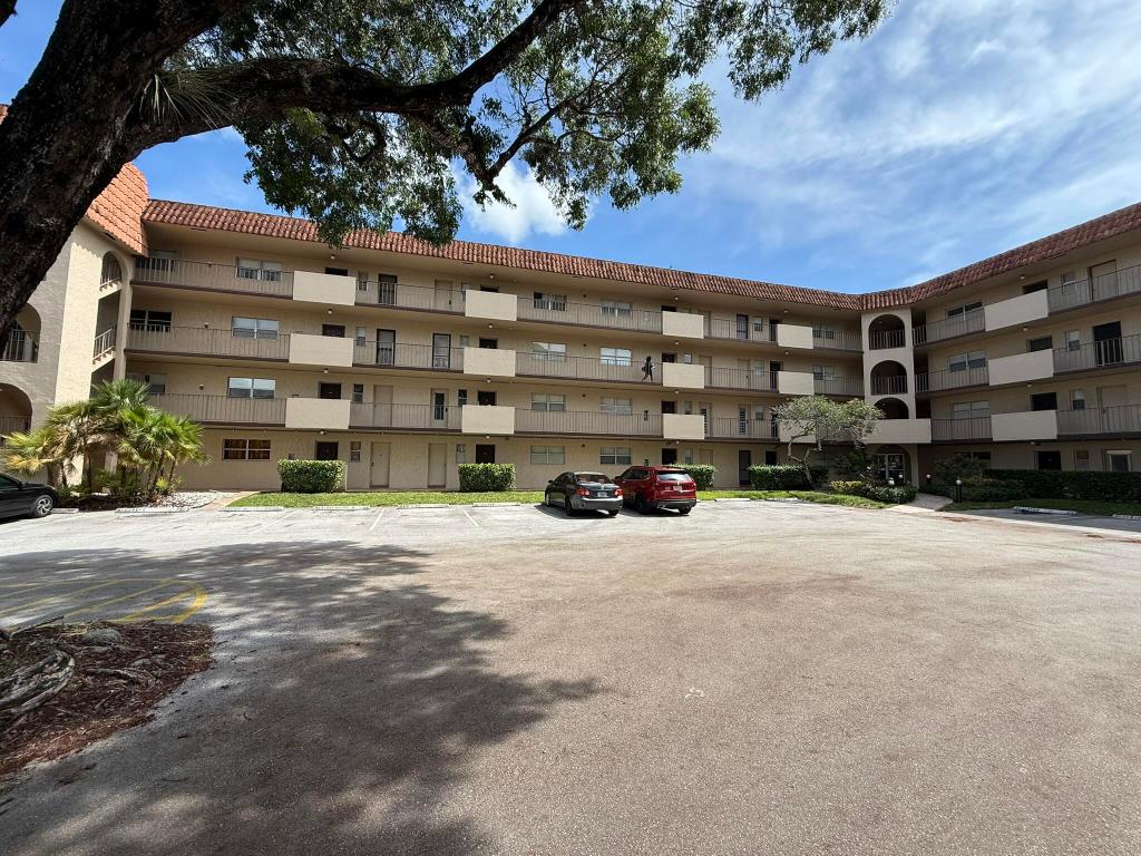 Falls of Inverrary - Residential