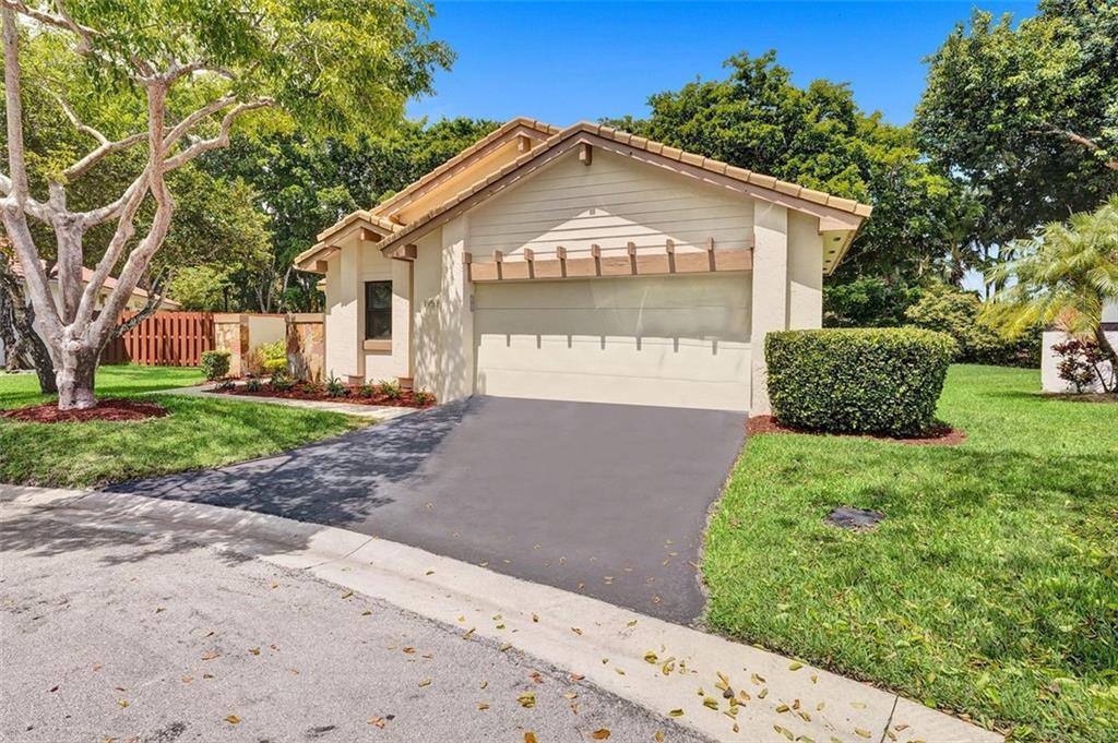 Country Isles Patio PH 3 - Residential