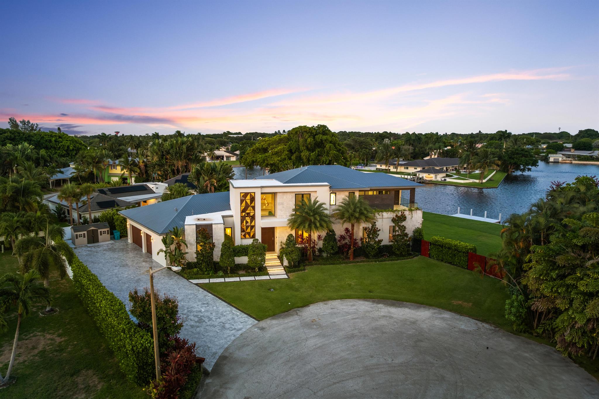 907 SW 37th Court