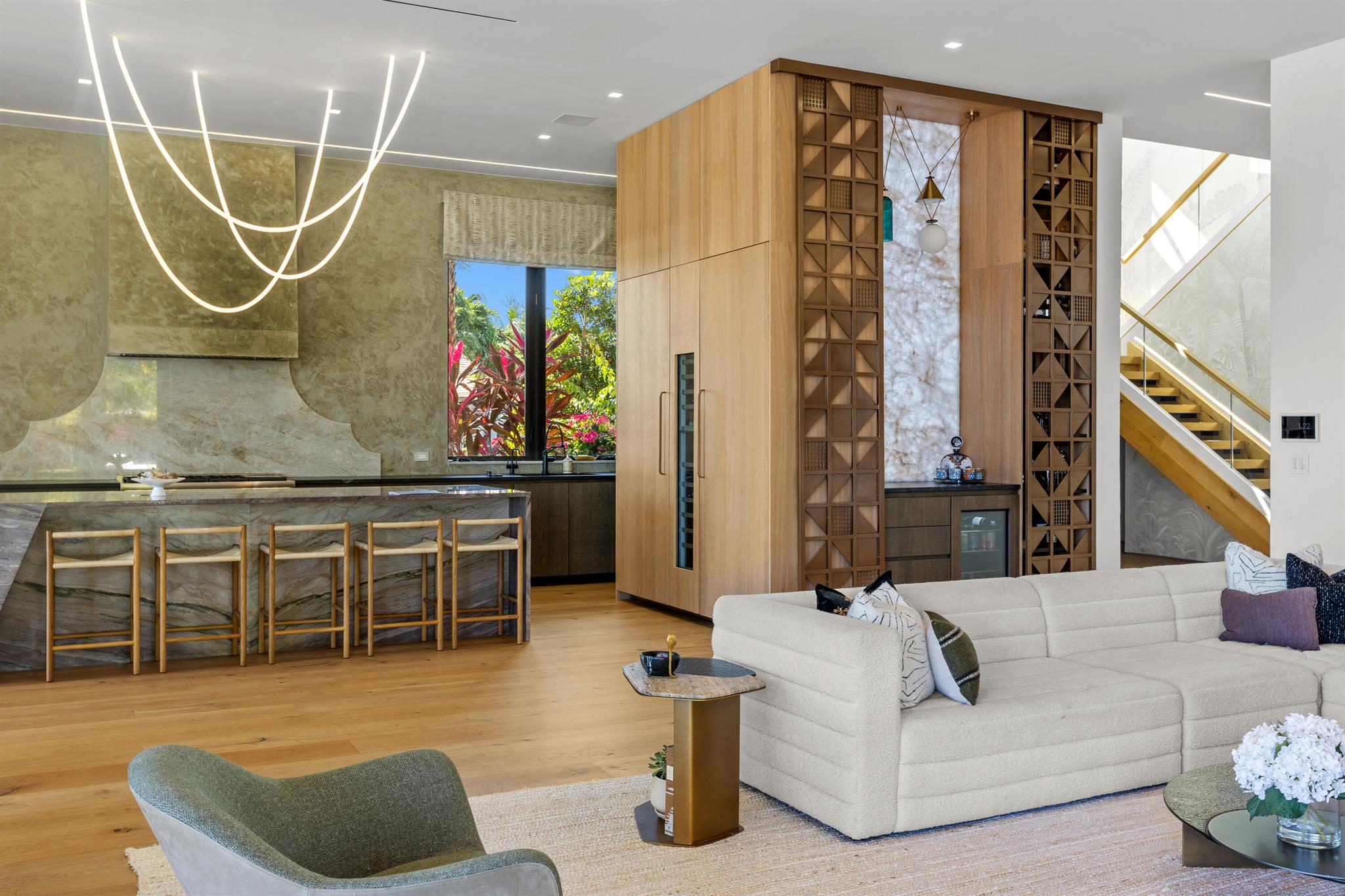 907 SW 37th Court