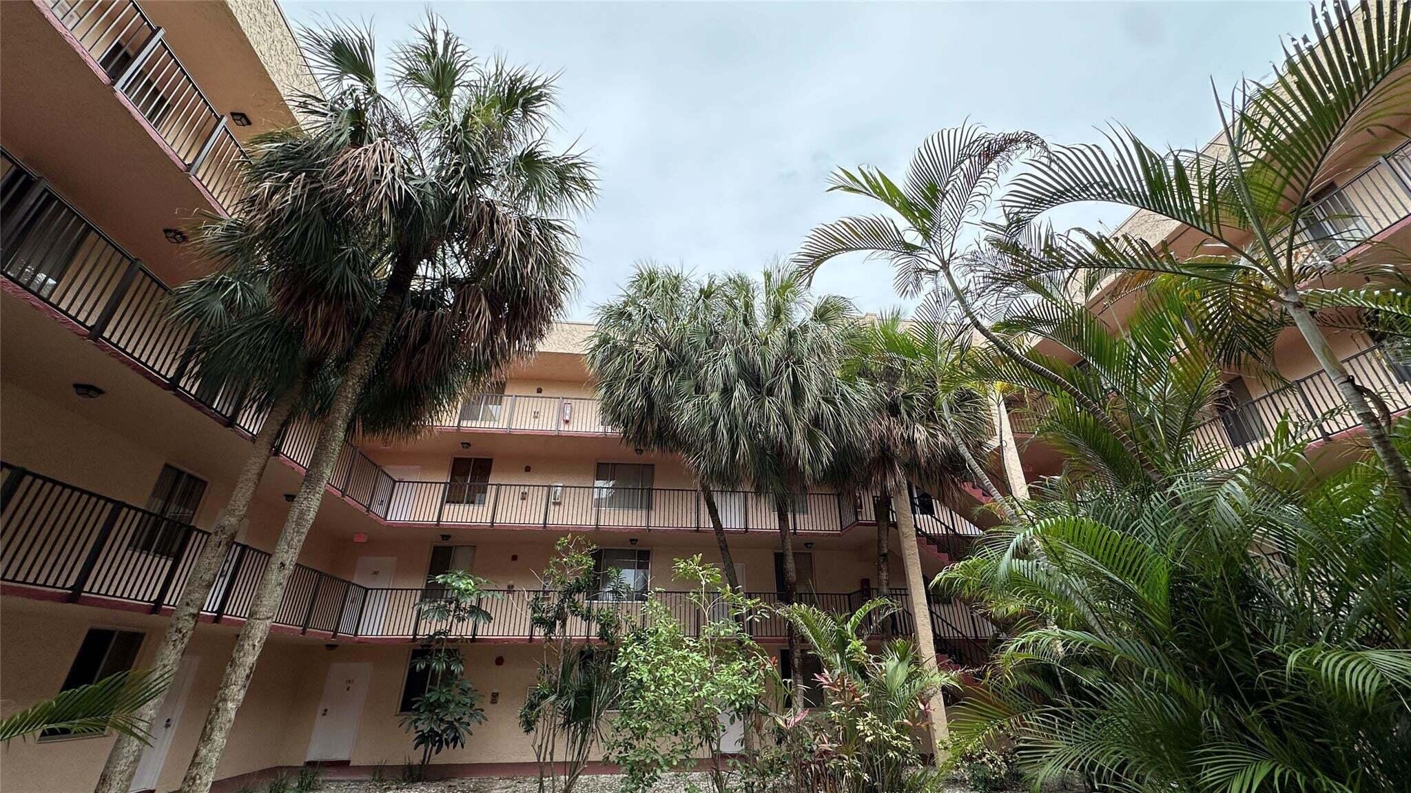 2830 SOMERSET Drive