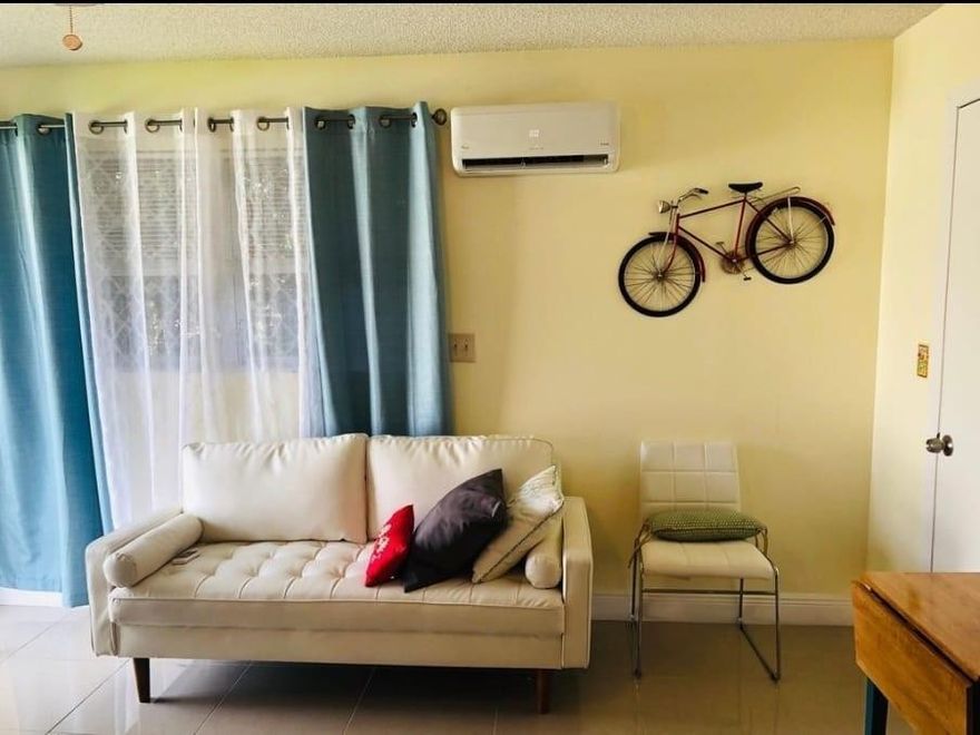 RARE FIND, FULLY FURNISHED STUDIO WITH UTILTIES INCLUDED IN RENT.  RENT INCLUDES ELECTRICITY, WATER AND SEWER, GAS, AND HIGH SPEED INTERNET.  EXCELLENT LOCATION IN THE HEART OF FT. LAUDERDALE, MINUTES TO THE BEACH.  CENTRALLY LOCATED NEAR LAS OSLAS, WILTON MANORS, PARKS, WATERWAYS, SHOPPING AND RESTAURANTS.  THERE IS A DEDICATED PARKING SPACE AND A SHARED USE OF THE PATIO AND GARDEN.  NO ASSOCIATION APPROVAL REQUIRED, FAST APPROVAL AND FAST MOVE IN.  READY FOR IMMEDIATE OCCUPANCY.  SHOW AND RENT!