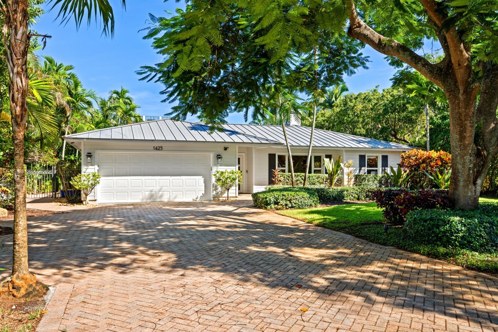 Photo of 1425 NW 2nd Avenue, Delray Beach, FL 33444 (MLS # B26086468)