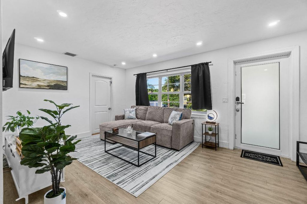 Photo of 814 Franklin Road, West Palm Beach, FL 33405 (MLS # R11093016)