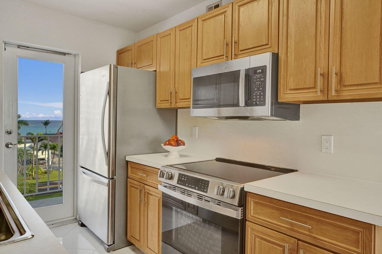 PENTHOUSE HIGHLANDS CONDO - Residential