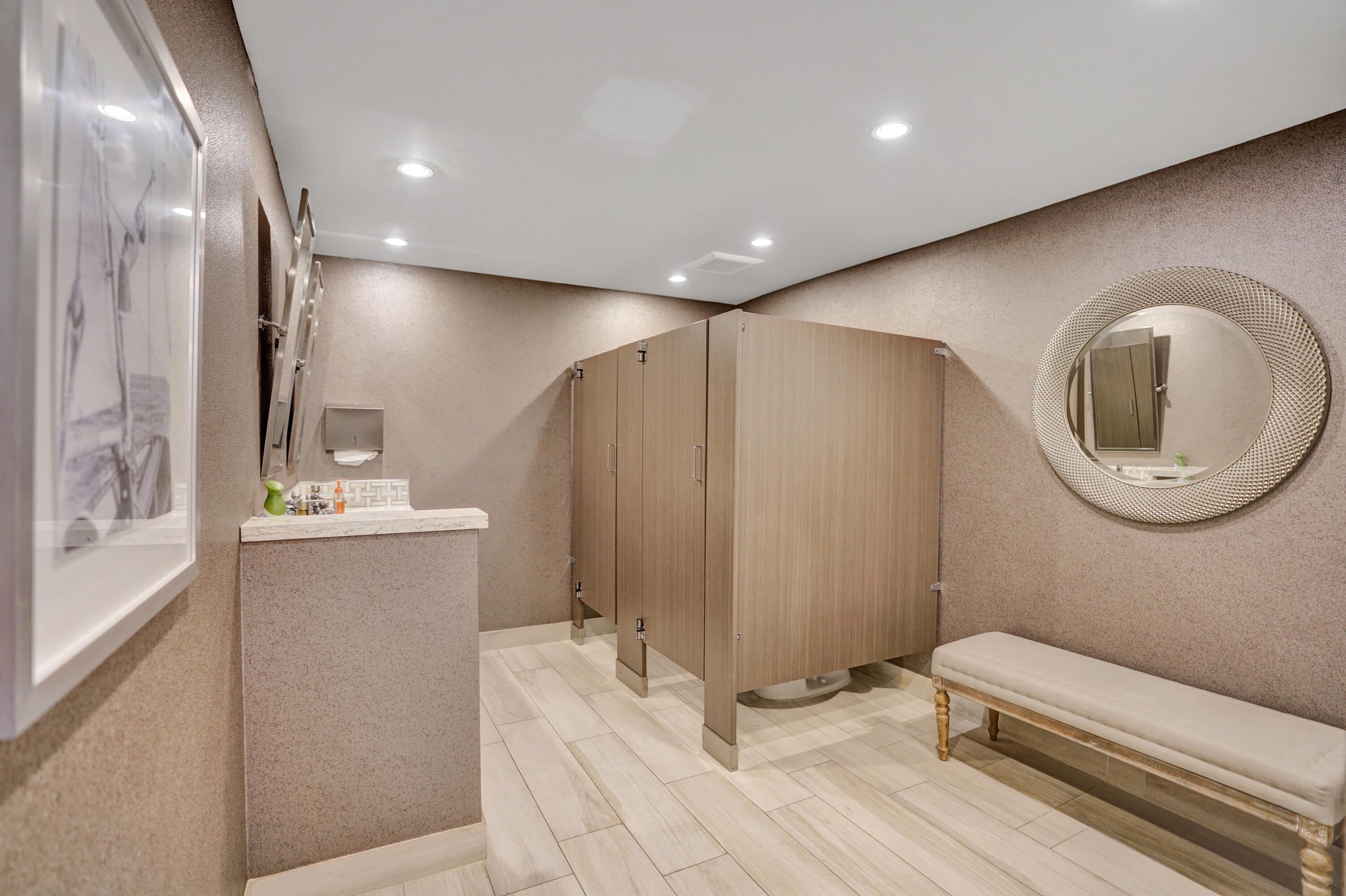 PENTHOUSE HIGHLANDS CONDO - Residential