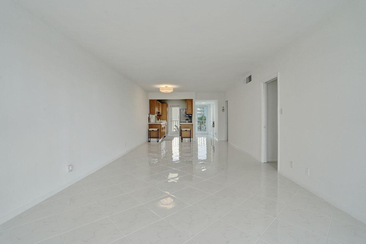 PENTHOUSE HIGHLANDS CONDO - Residential