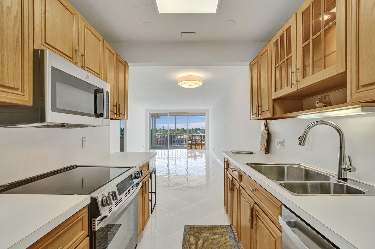 PENTHOUSE HIGHLANDS CONDO - Residential