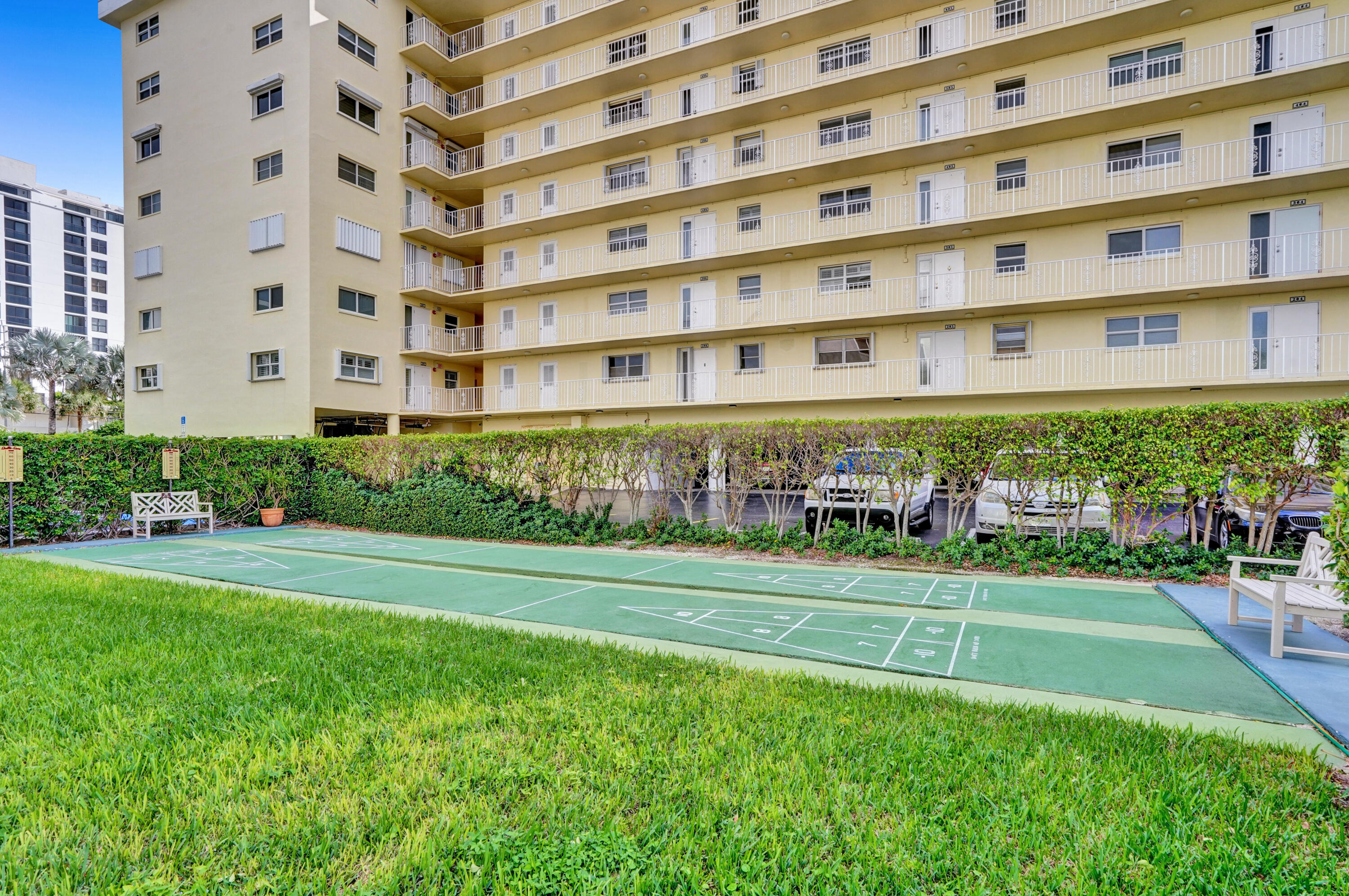 PENTHOUSE HIGHLANDS CONDO - Residential