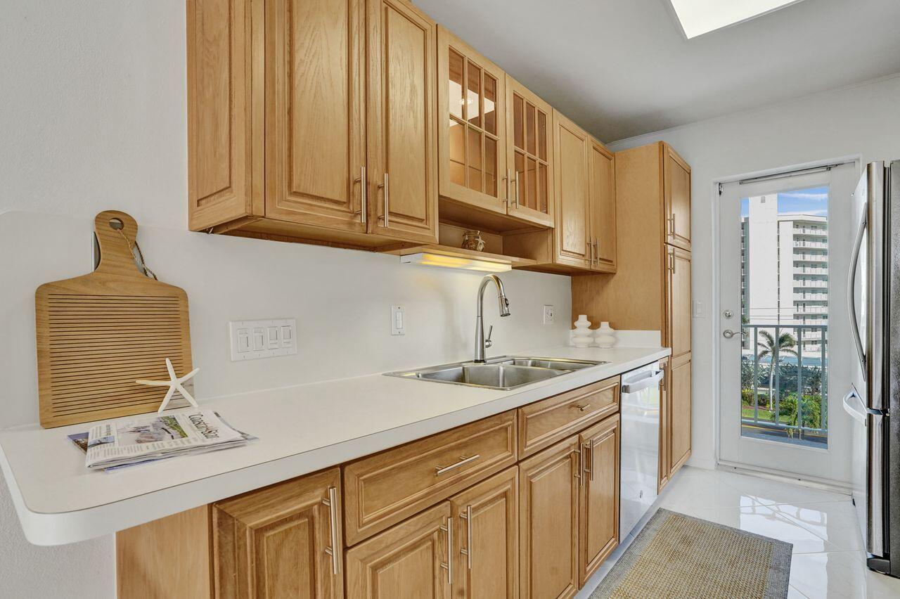 PENTHOUSE HIGHLANDS CONDO - Residential