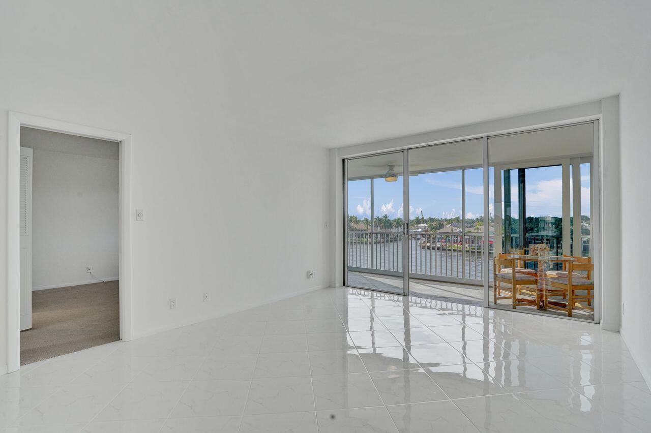 PENTHOUSE HIGHLANDS CONDO - Residential