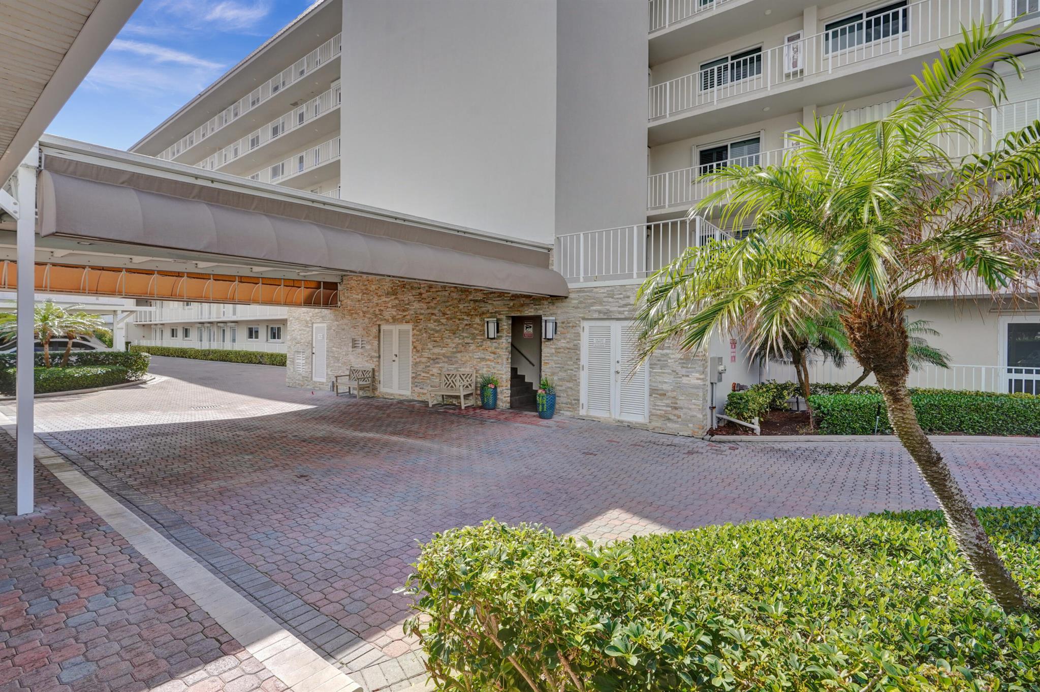 PENTHOUSE HIGHLANDS CONDO - Residential