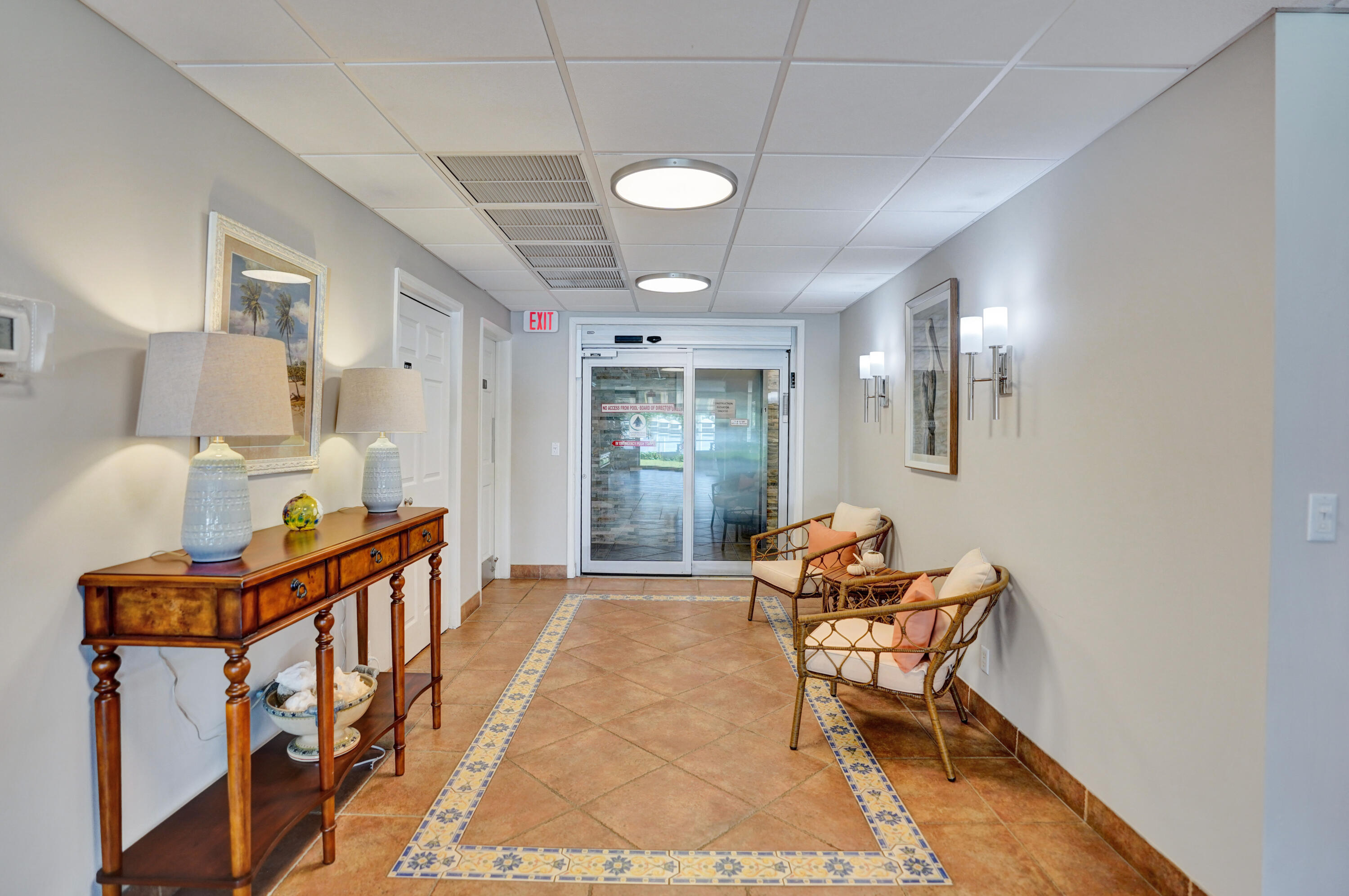 PENTHOUSE HIGHLANDS CONDO - Residential