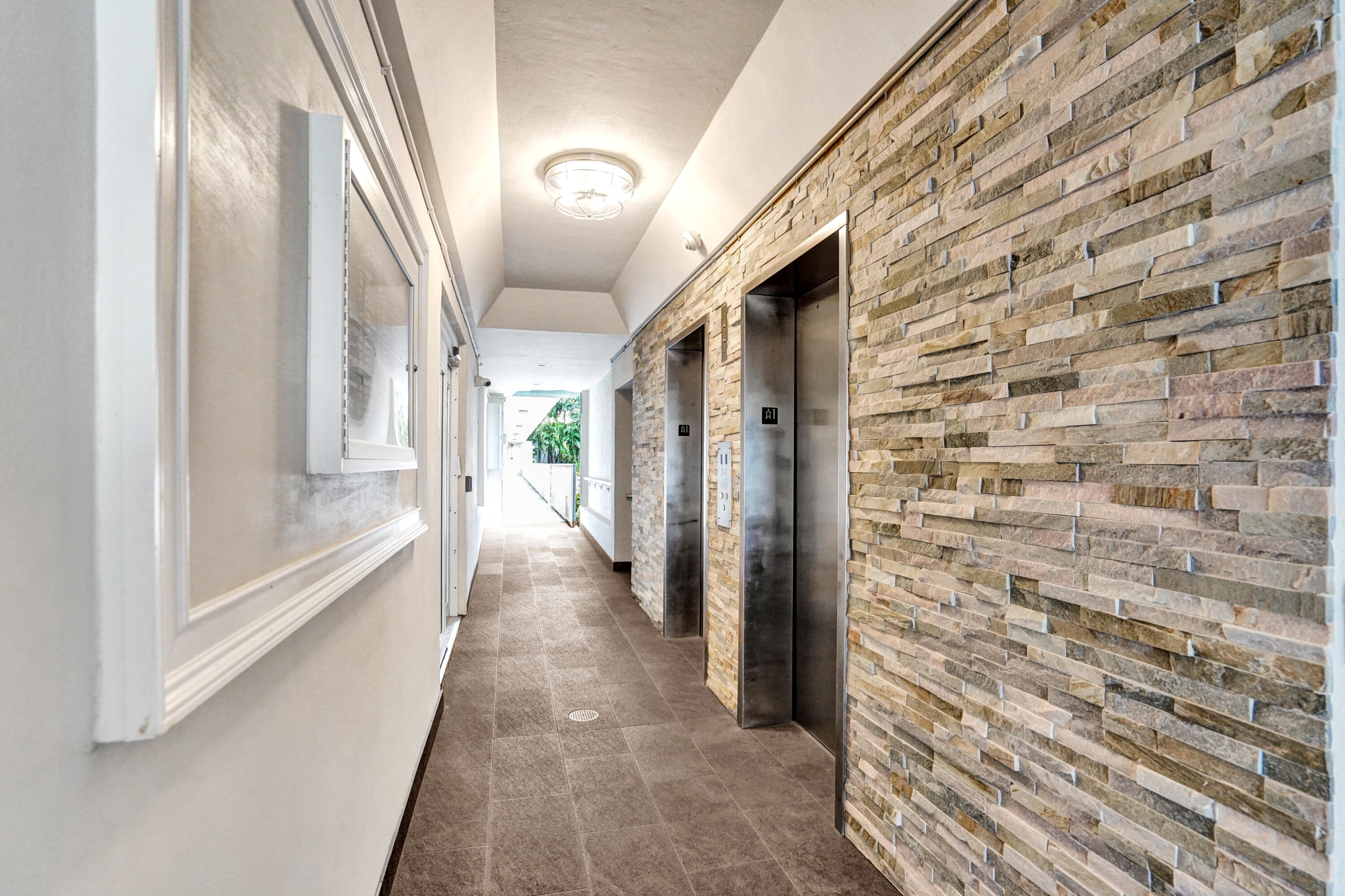 PENTHOUSE HIGHLANDS CONDO - Residential