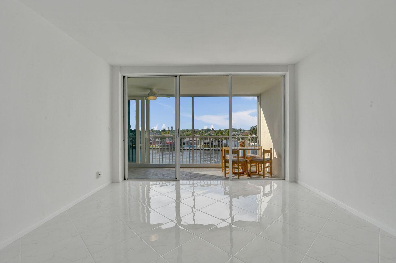 PENTHOUSE HIGHLANDS CONDO - Residential