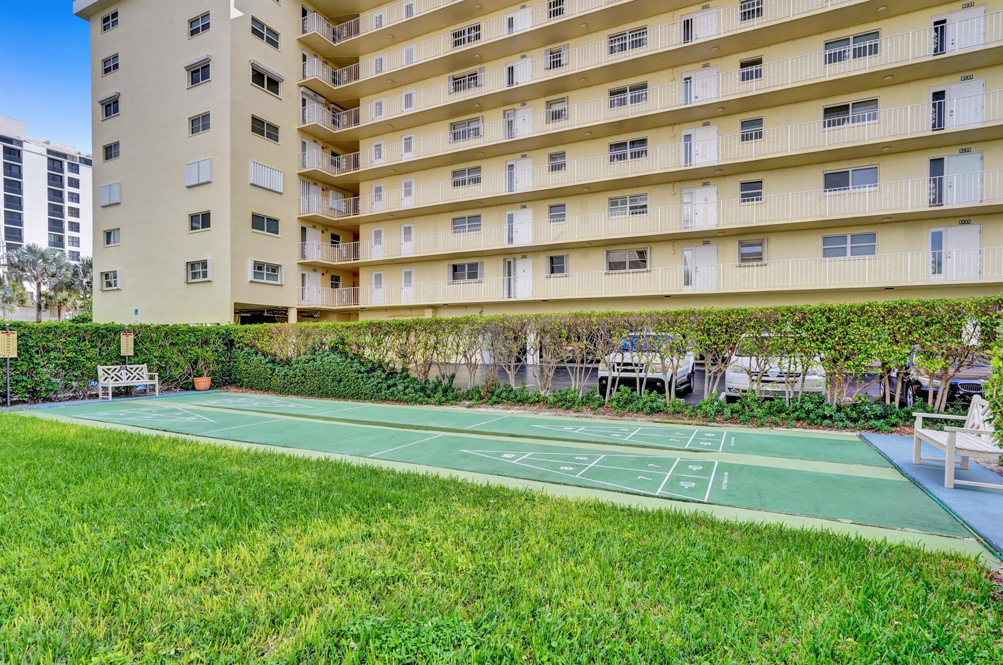 PENTHOUSE HIGHLANDS CONDO - Residential