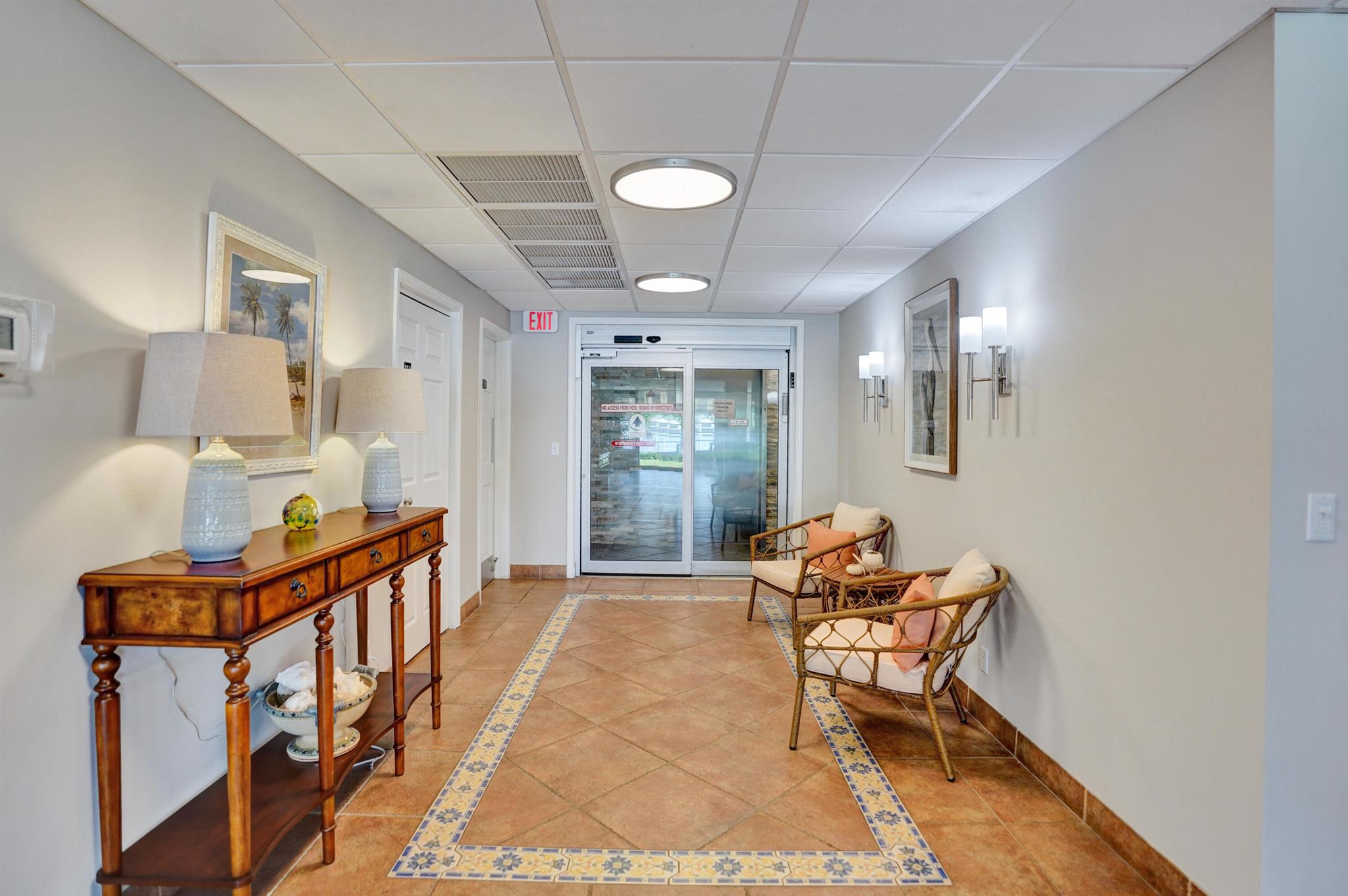 PENTHOUSE HIGHLANDS CONDO - Residential