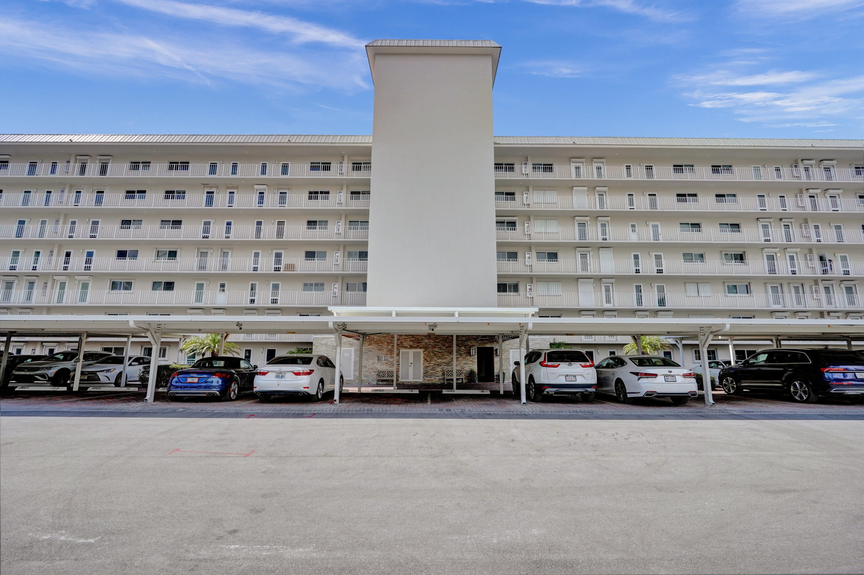 PENTHOUSE HIGHLANDS CONDO - Residential