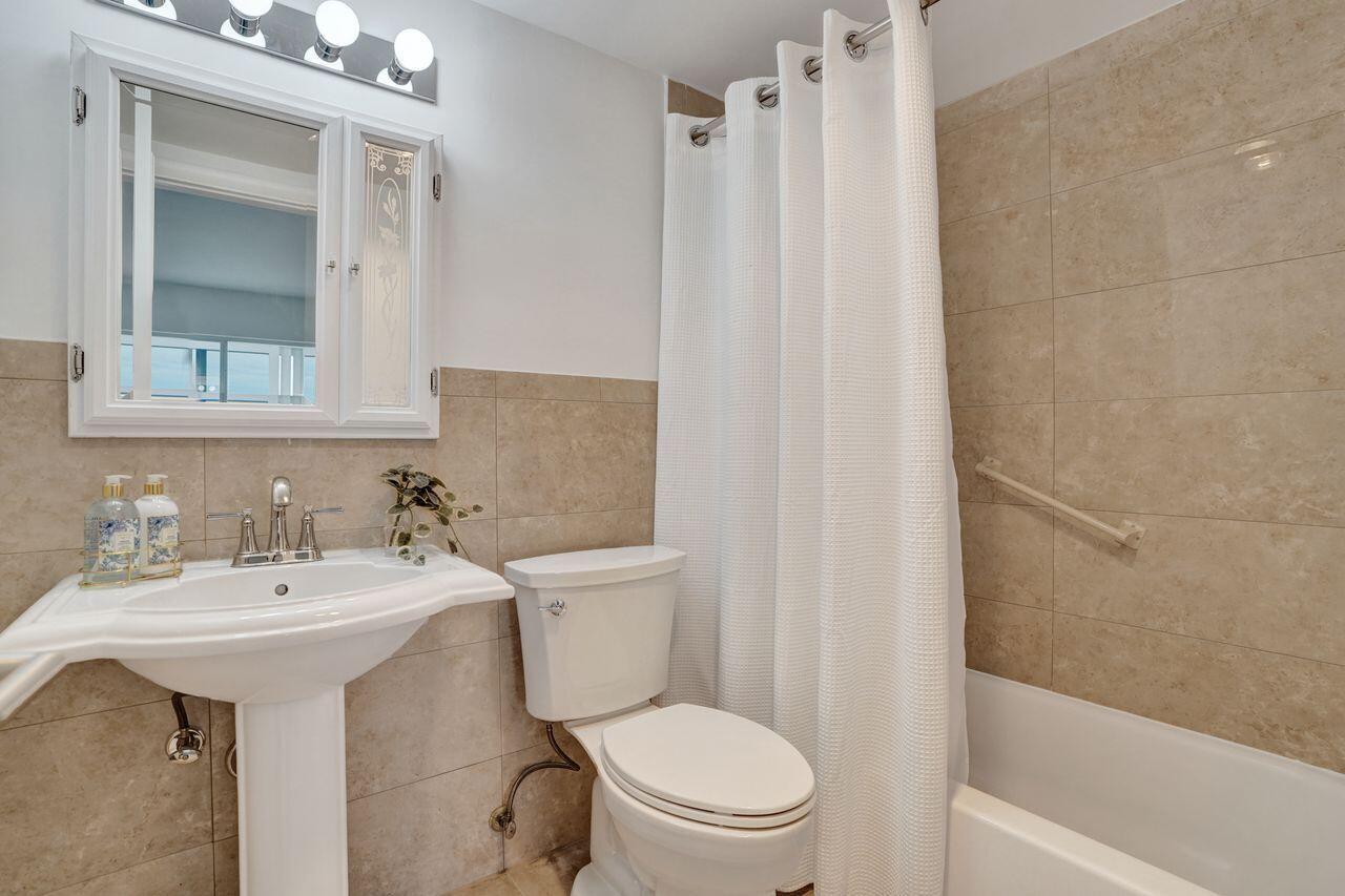 PENTHOUSE HIGHLANDS CONDO - Residential