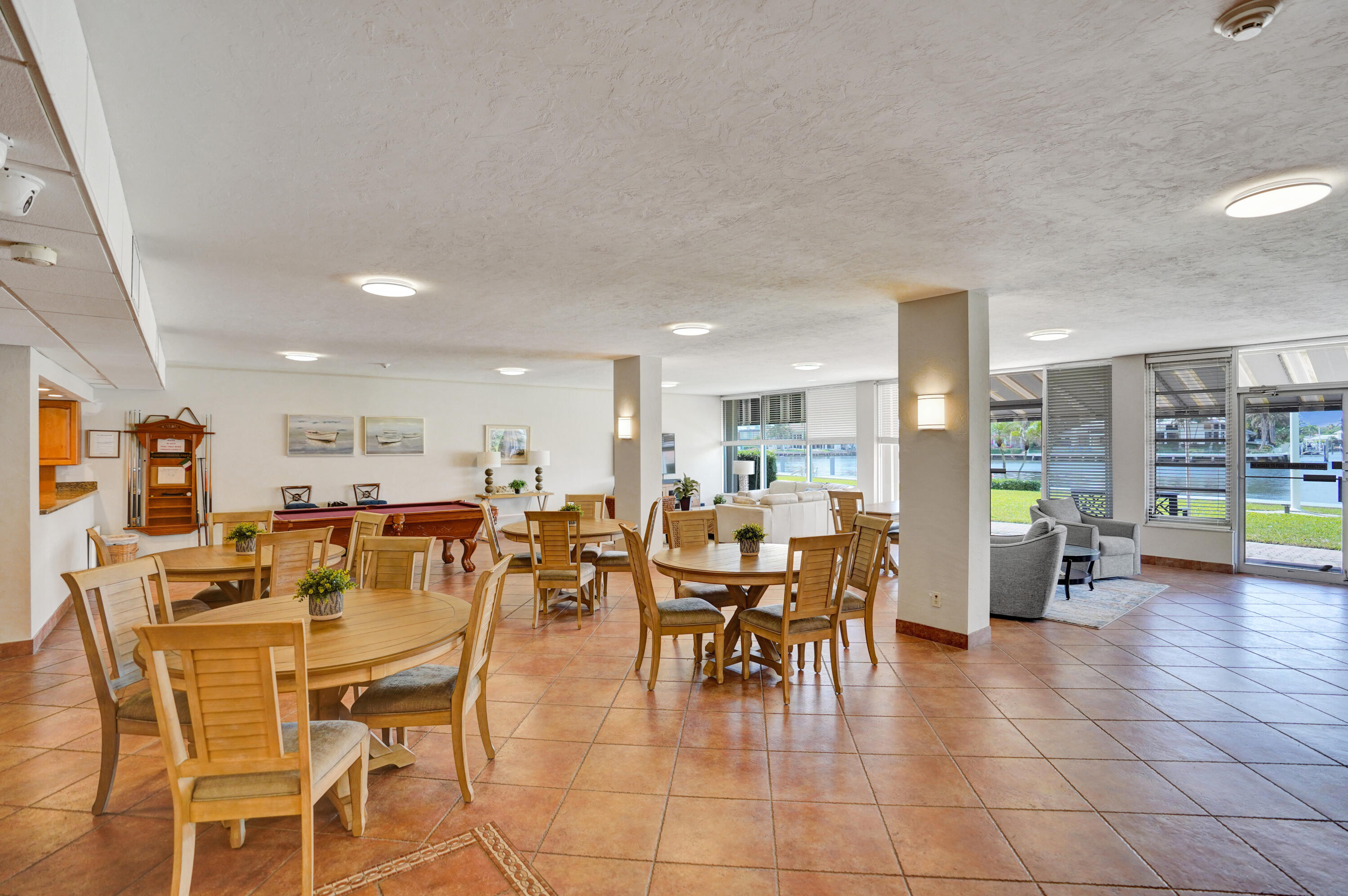 PENTHOUSE HIGHLANDS CONDO - Residential