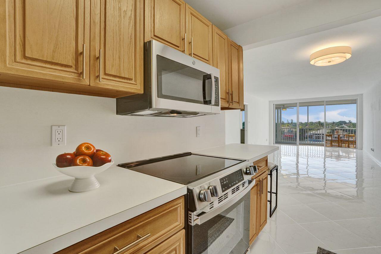 PENTHOUSE HIGHLANDS CONDO - Residential