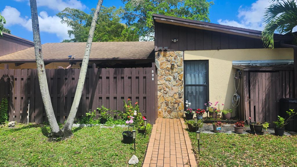 Photo of 532 Briarwood Circle #2-48, Hollywood, FL 33024 (MLS # B26020761)