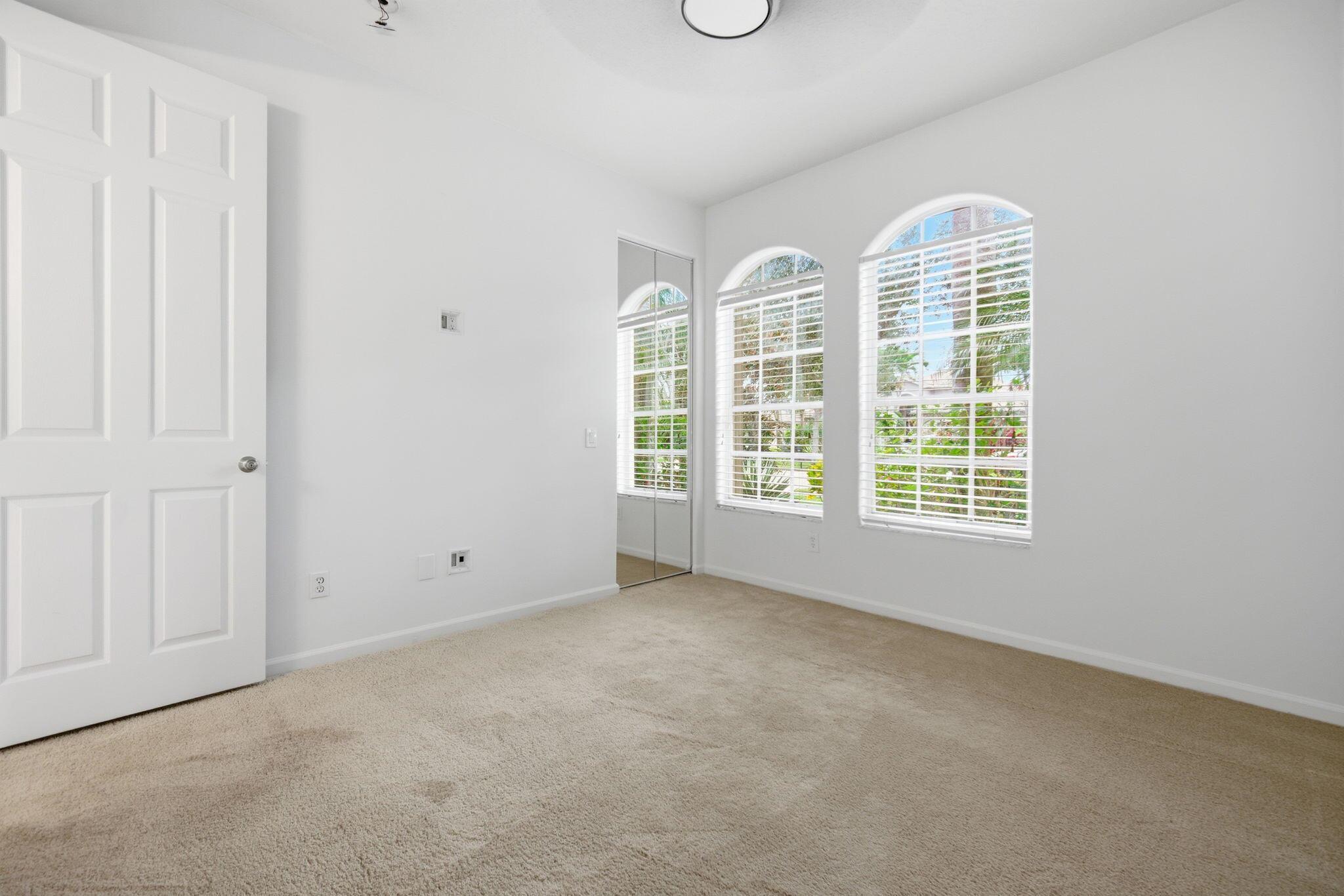 VALENCIA SHORES 1 - Residential